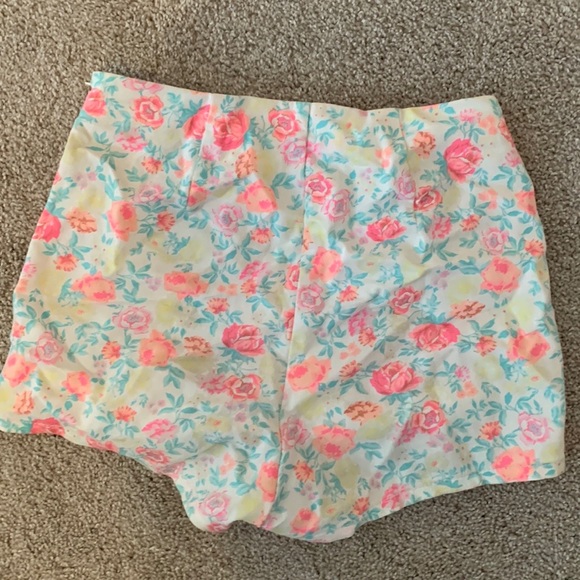 Divided Neon floral high-waisted shorts - Picture 3 of 4